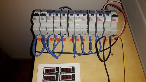 Automaticos para proteccion de paneles y/o baterias.-20171130_092907.jpg