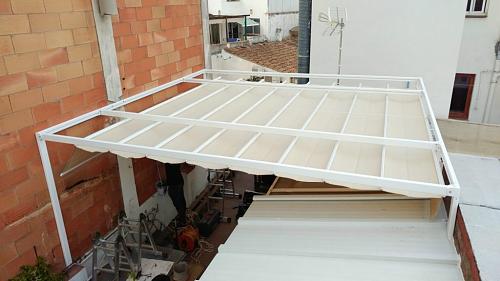 Placas FV en prgola de aluminio con toldo corredera-pergola-tolto-corredera.jpg